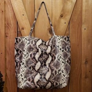 Saks Fifth Avenue Shopper tote bag